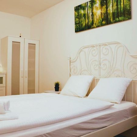 Green Wall Apartment Kaprun Bagian luar foto
