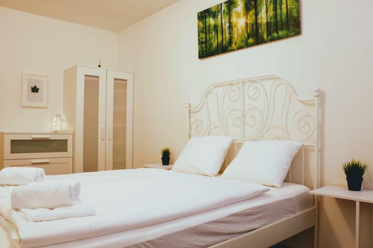 Green Wall Apartment Kaprun Bagian luar foto