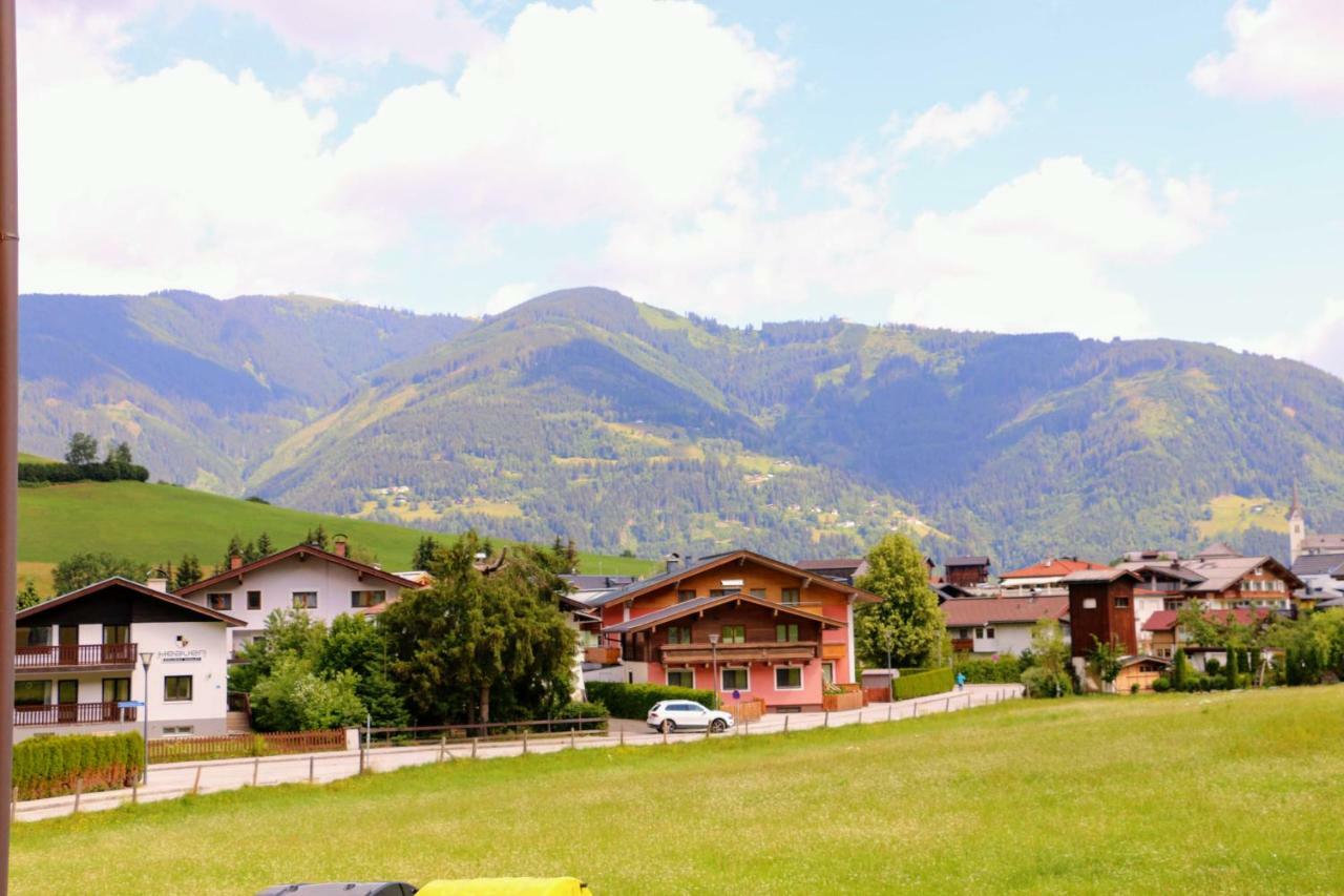 Green Wall Apartment Kaprun Bagian luar foto
