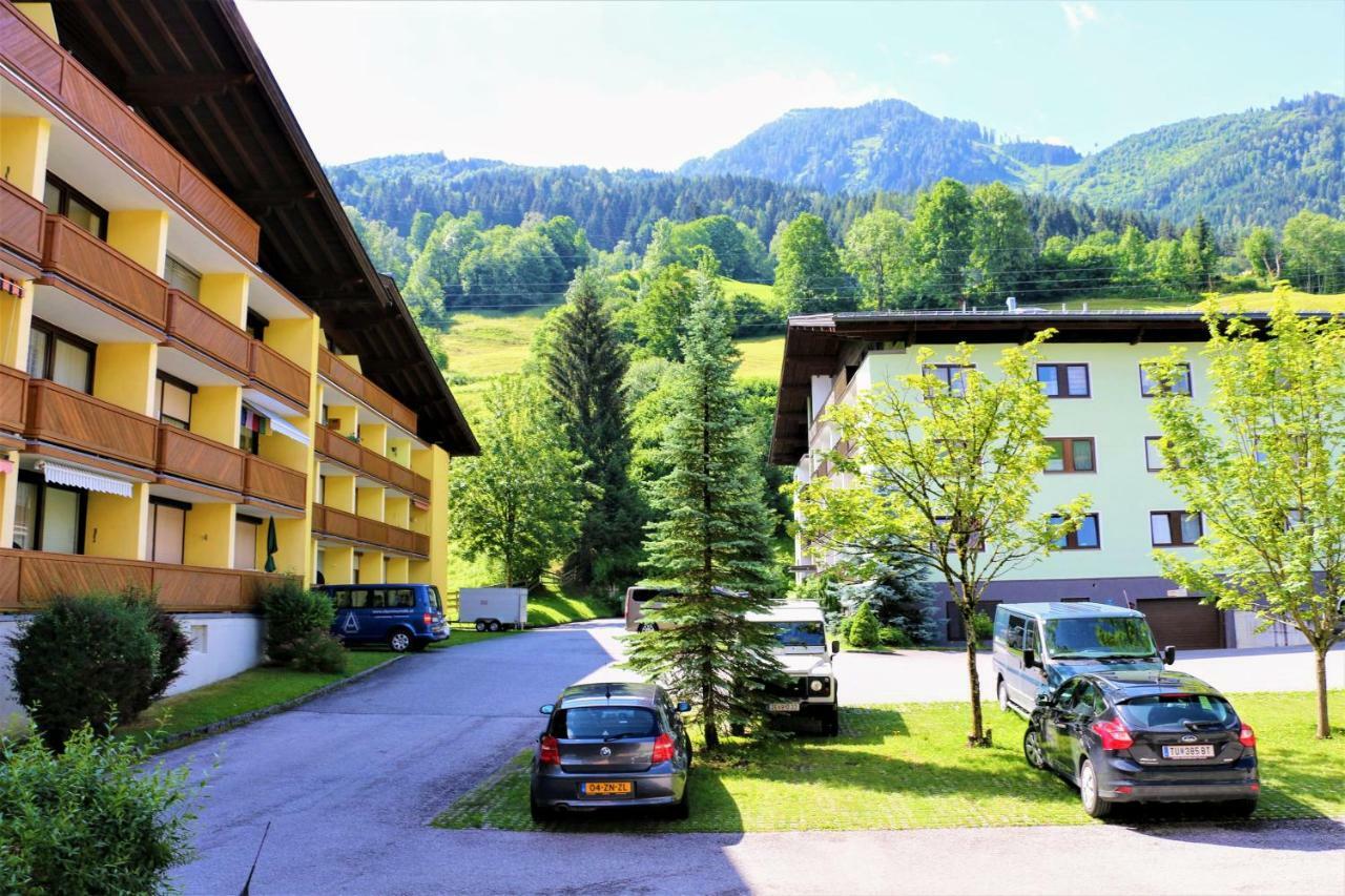 Green Wall Apartment Kaprun Bagian luar foto